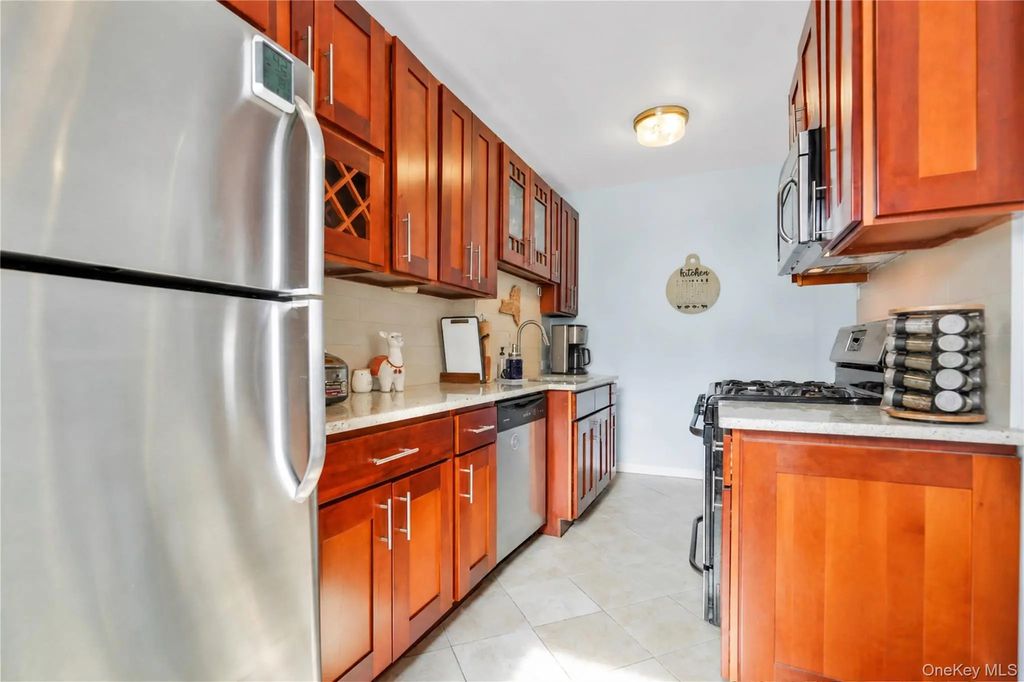 67-35 Yellowstone Boulevard # 4p, Forest Hills