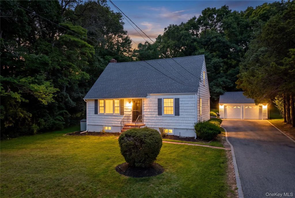 99 Warner Road, Huntington