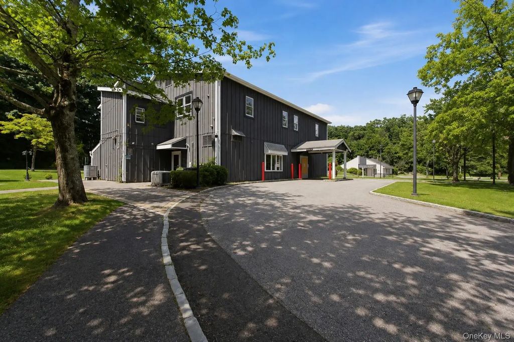 56 Westchester Avenue, Pound Ridge