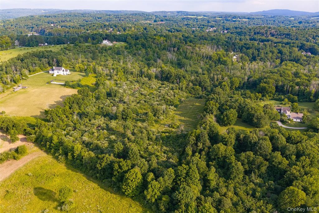 Sharon Turnpike, Millbrook