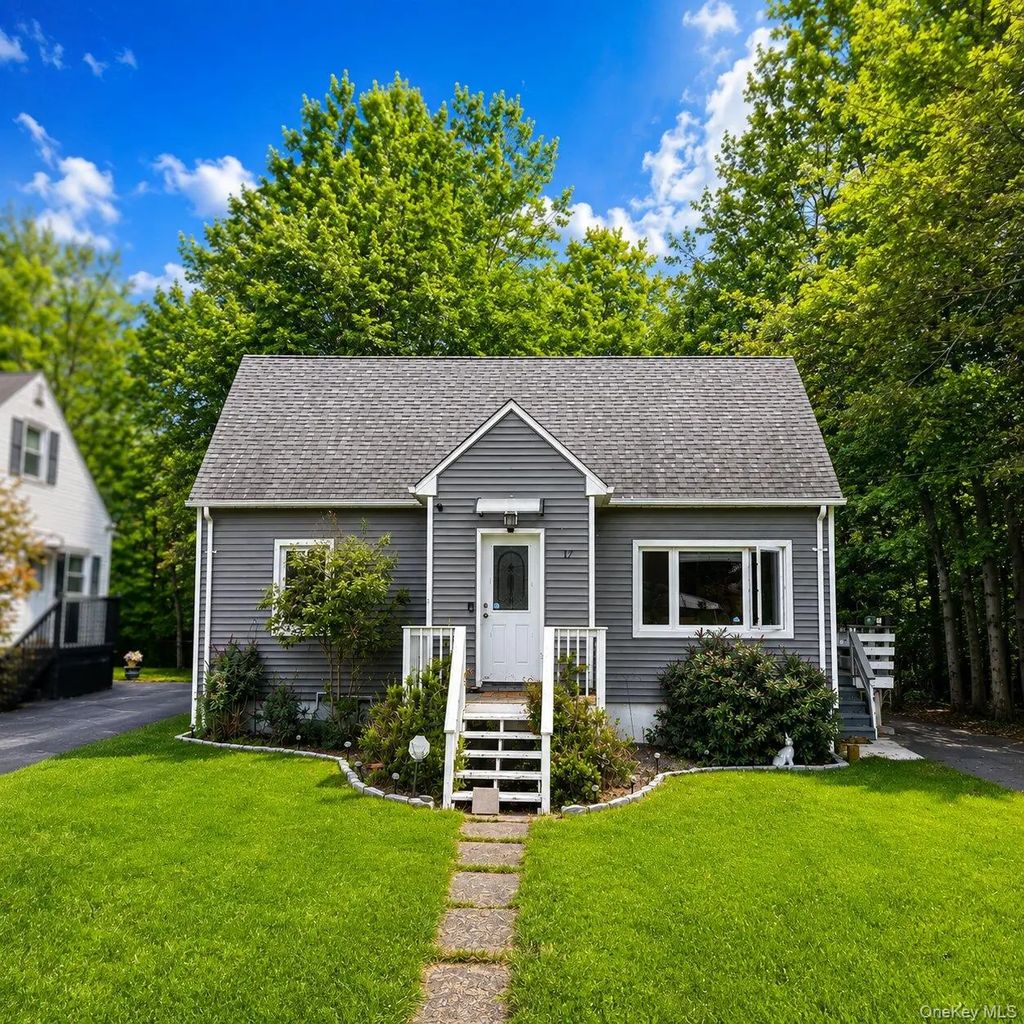 17 Greenview Avenue, Monticello