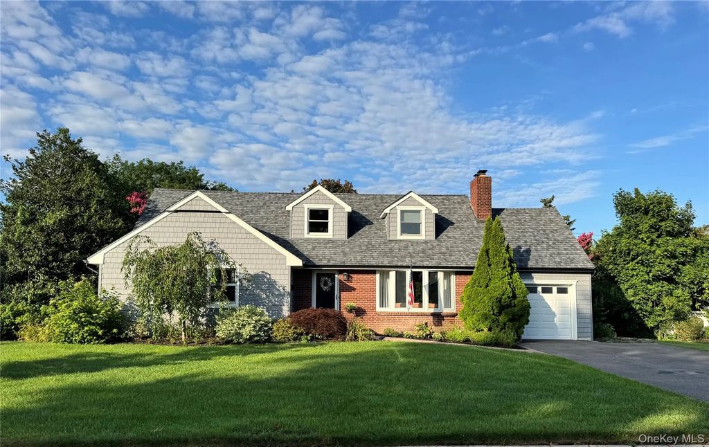 51 Bayway Avenue, Bay Shore