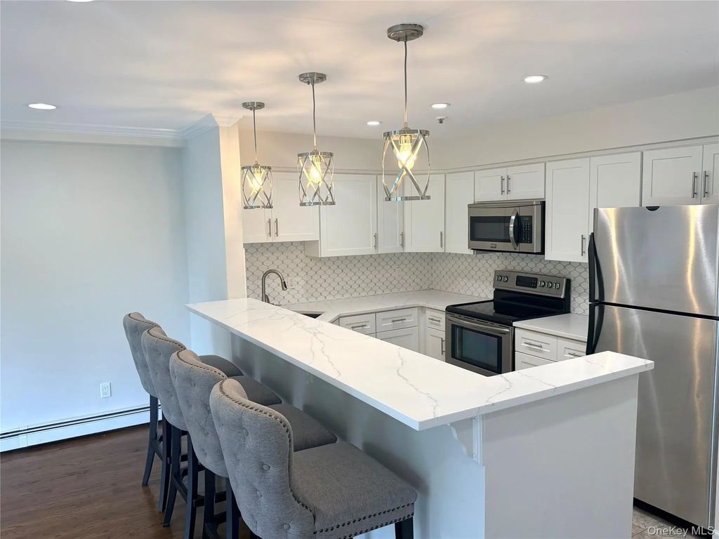 108 Atlantic Avenue 37, Lynbrook