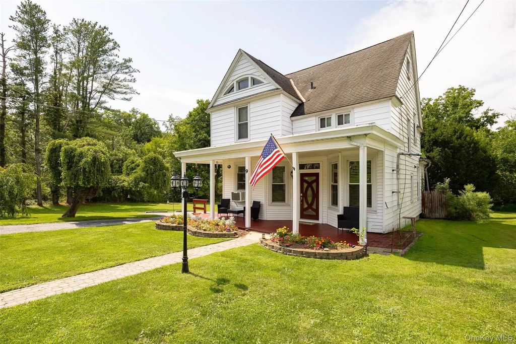 9 Hughes Avenue, Staatsburg