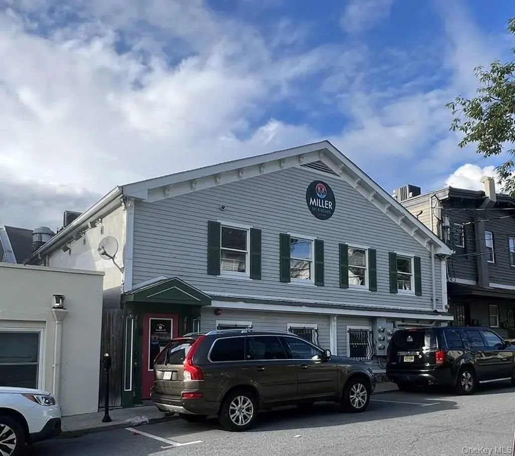 7 1st Street # 3, Warwick