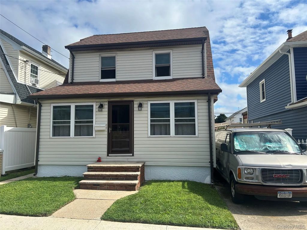 9005 Springfield Boulevard, Queens Village