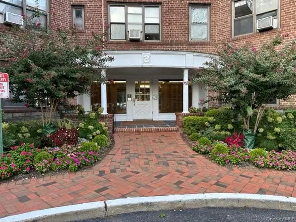 3 Townhouse Place # 3a, Great Neck