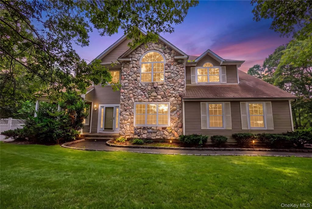 16 Jacobsen Court, Medford