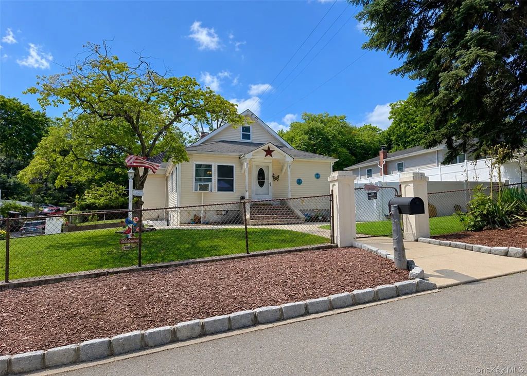 170 Woodycrest Drive, Farmingville