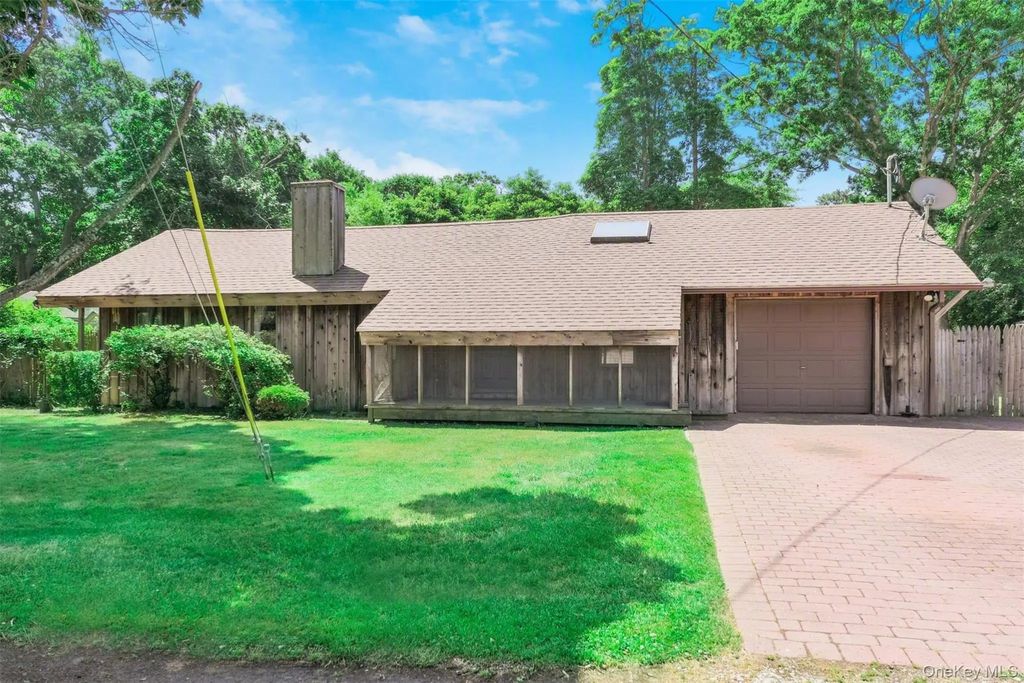 12 Clover Lane, Brookhaven