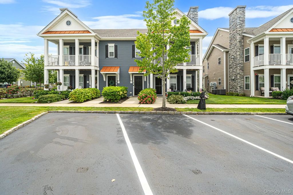 14 Park Drive S, East Islip