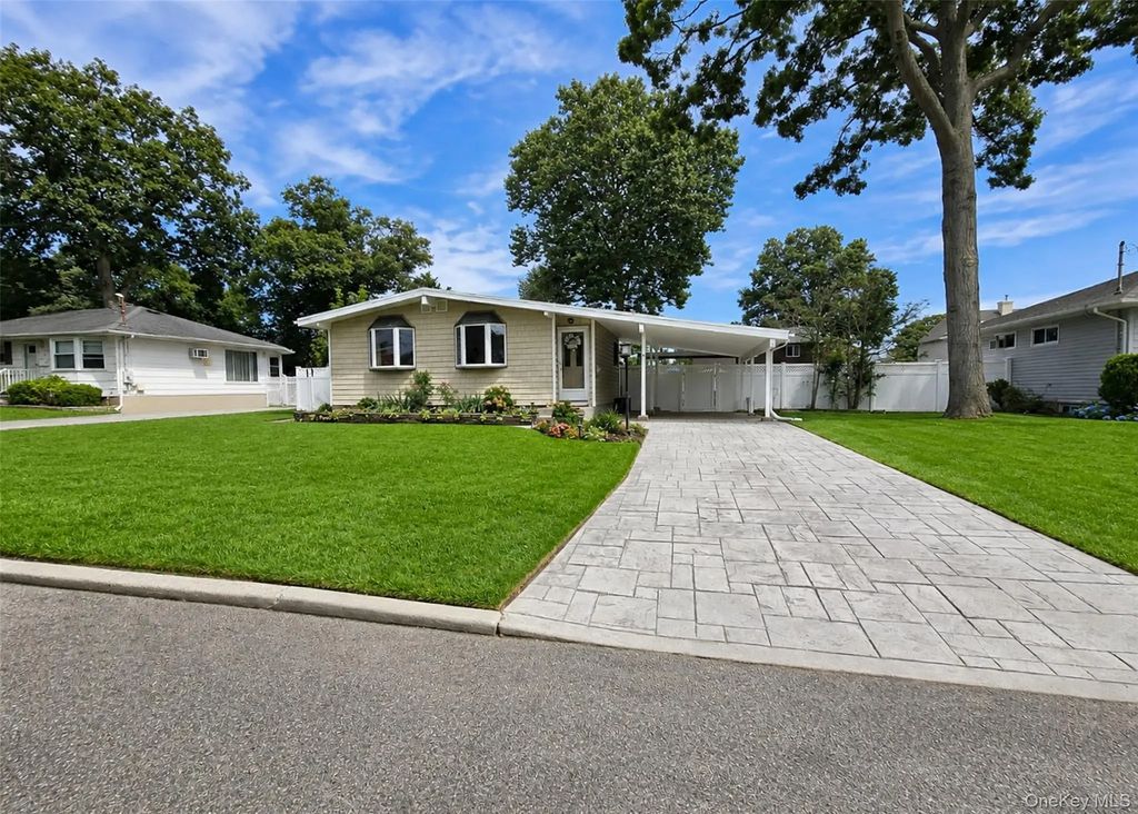 21 Duane Drive, Ronkonkoma