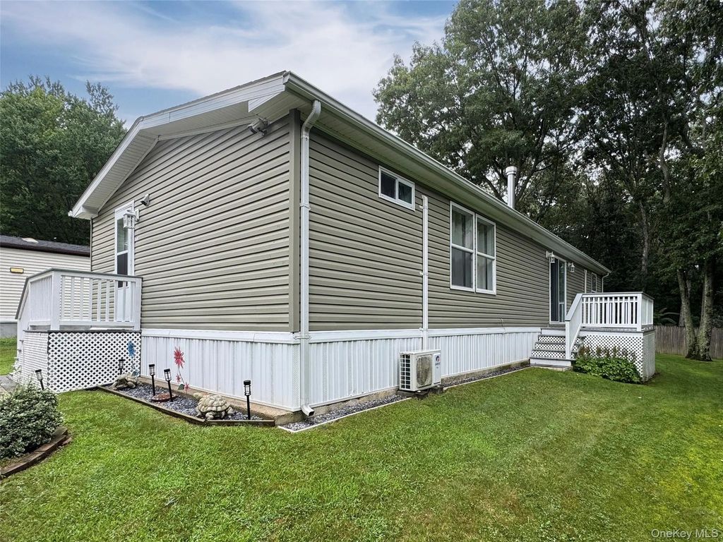 1800 Osborn Avenue # 1e, Riverhead