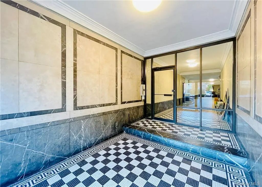 12 Chatsworth Avenue # B35, Larchmont