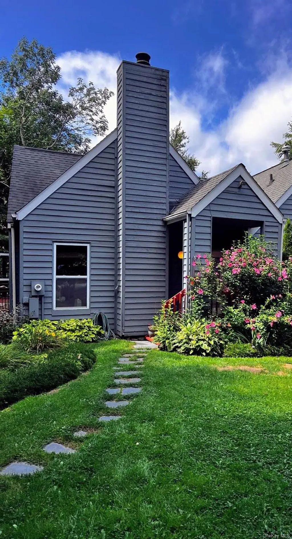 27 Fox Run, Woodridge