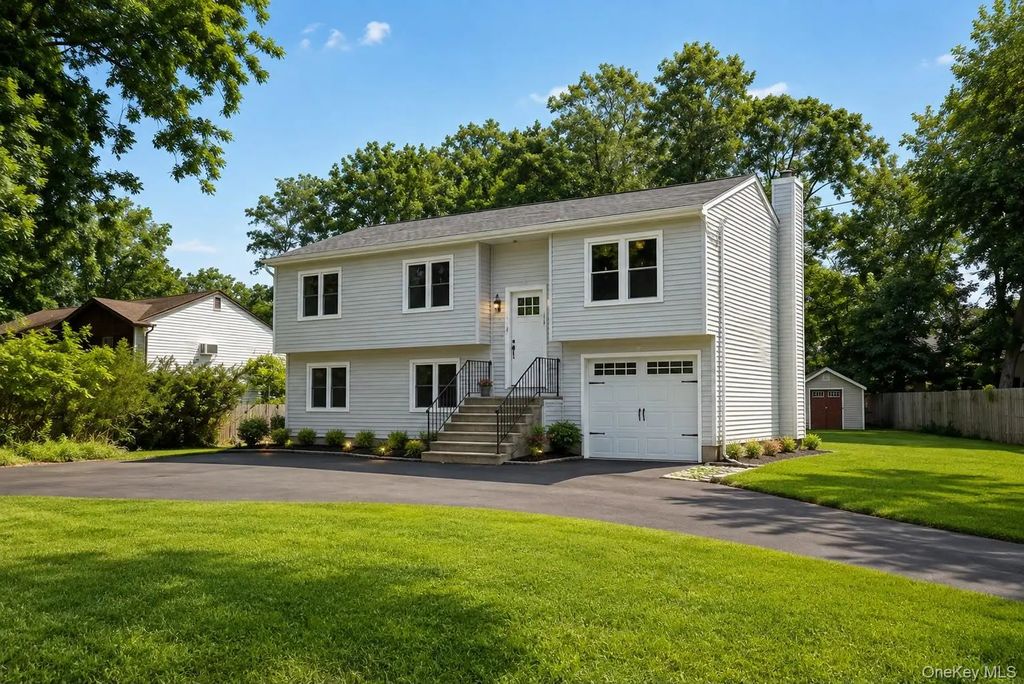 93 Mount Sinai Coram Road, Coram