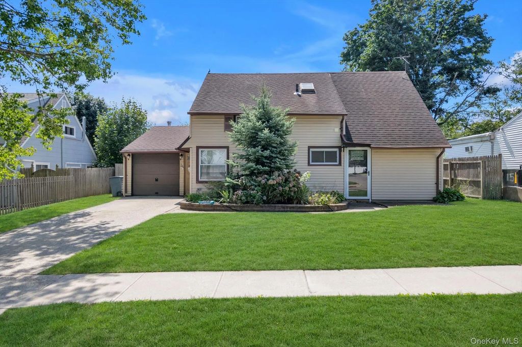 11 Sprucewood Drive, Levittown