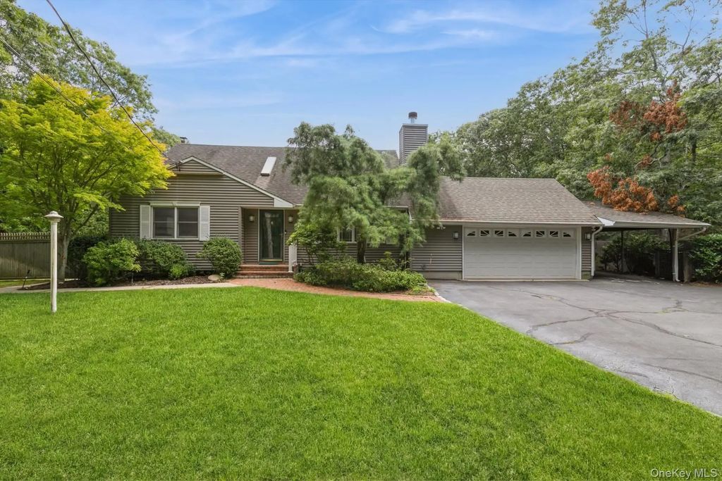 10 W Landing Road, Hampton Bays