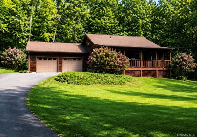 449 White Schoolhouse Road, Rhinebeck