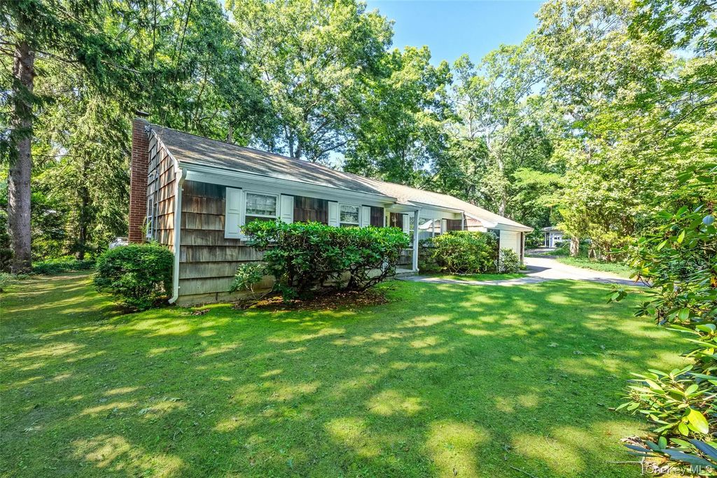 2625 Great Peconic Bay Boulevard, Laurel