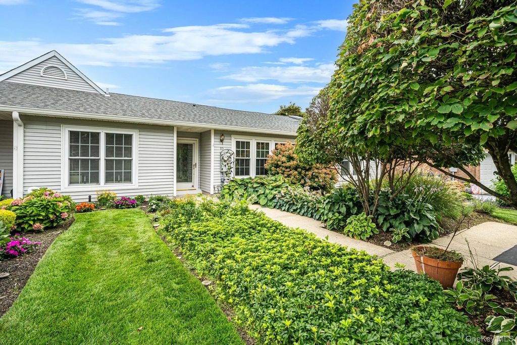 89 Hearthside Drive, Mount Sinai