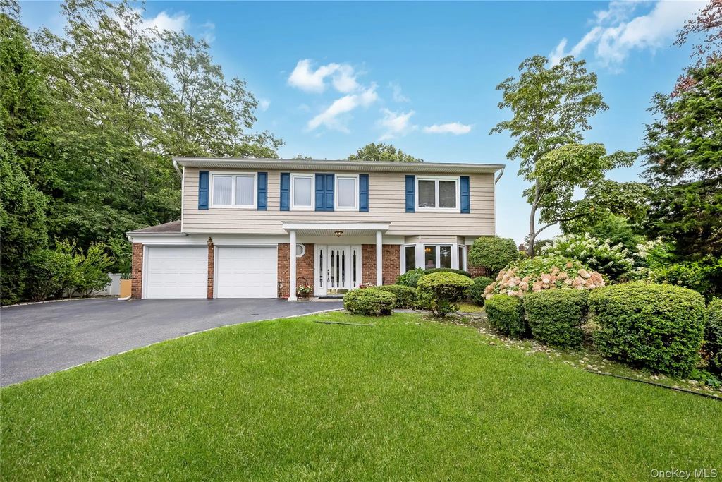 15 Melrose Lane, Commack
