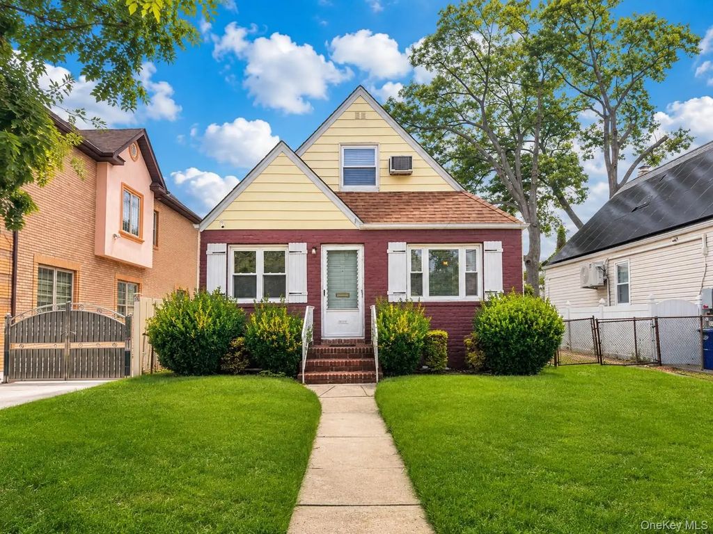 8042 260th Street, Glen Oaks