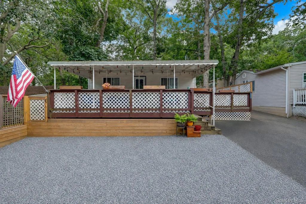 15 Cottage Road, Baiting Hollow