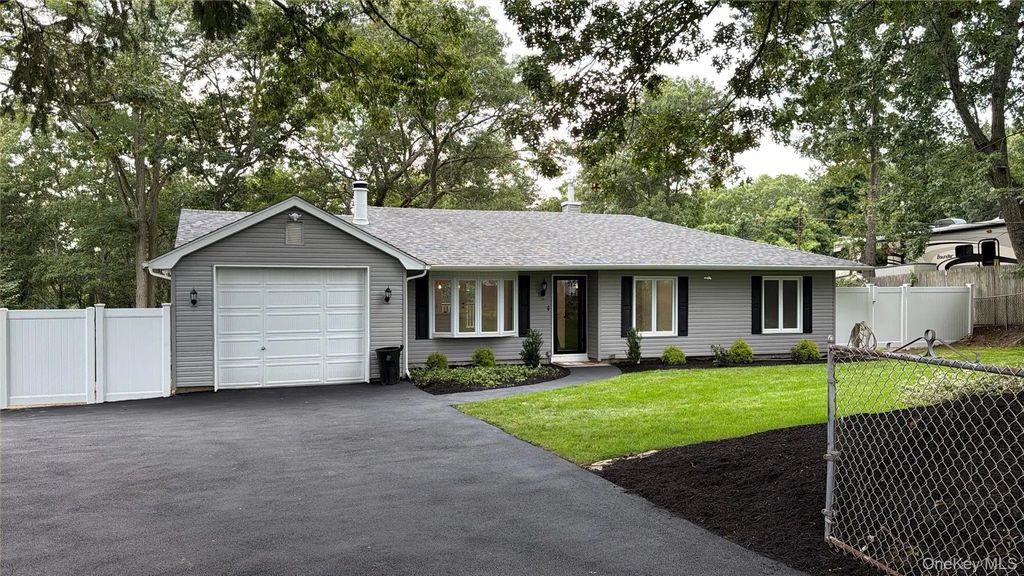 361 Decatur Avenue, Shirley