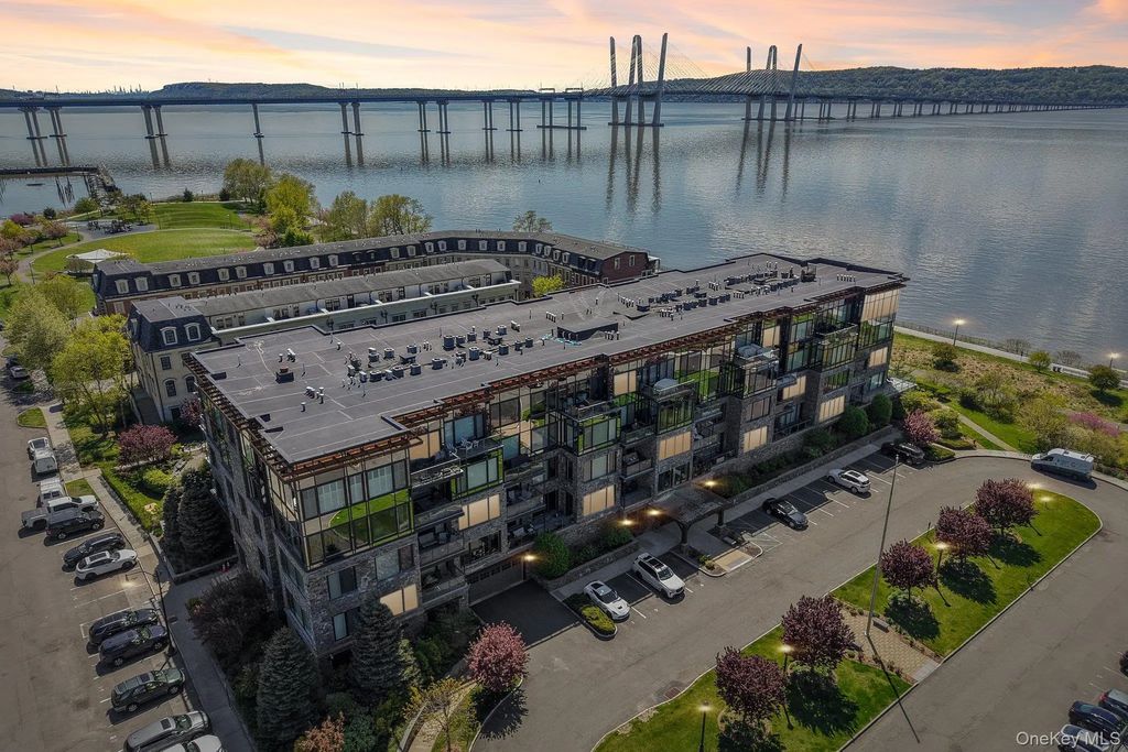 16 Rivers Edge Drive # 310, Tarrytown