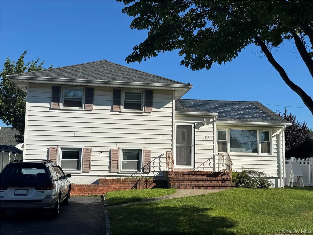 2673 Fisher Lane, Bellmore