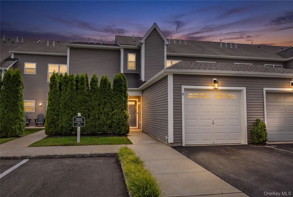 6 Grace Hall Lane, Yaphank