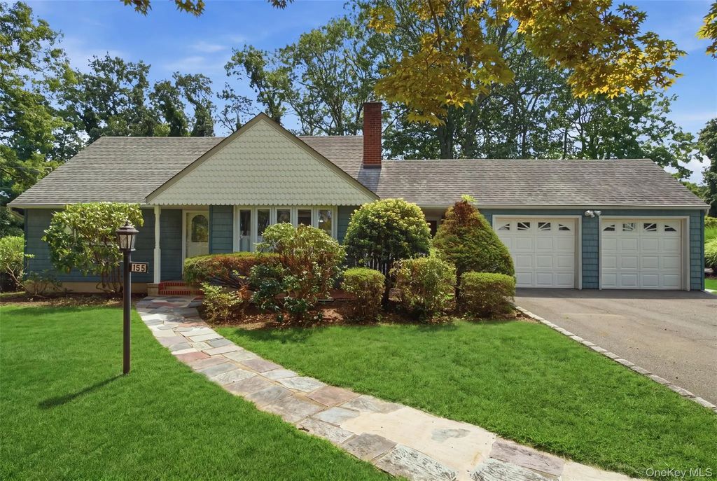 155 Hoover Place, Centerport