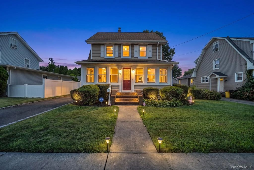55 Mckinley Avenue, Hicksville