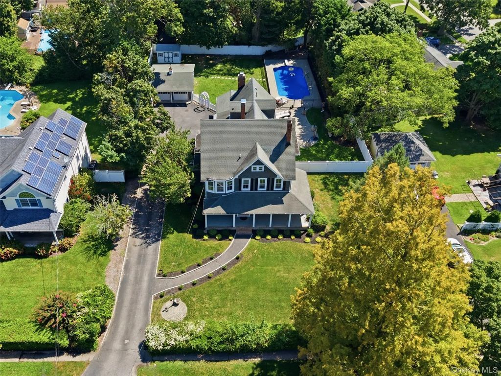 61 Ocean Avenue, Islip