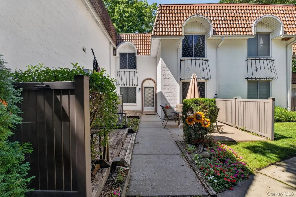 278 Brettonwoods Drive # 278, Coram
