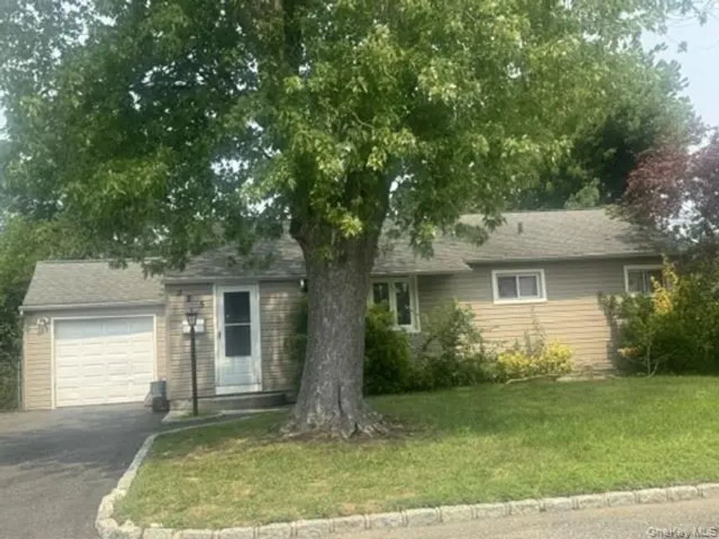 325 Glynn Street, North Babylon