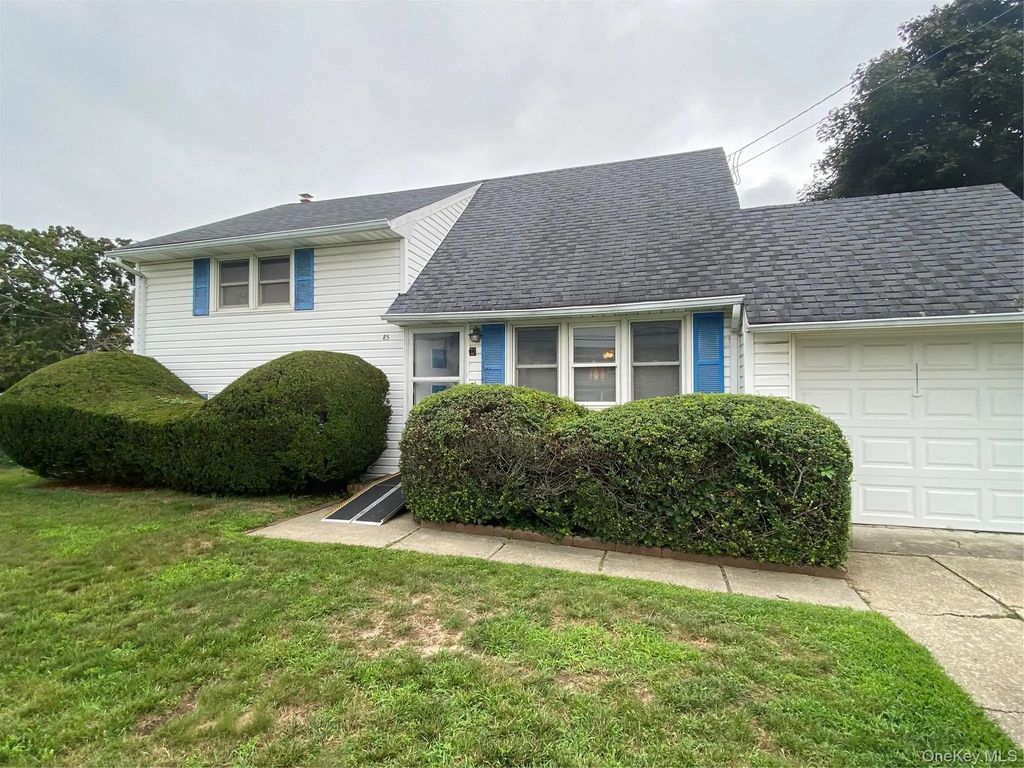 85 Stellenwerf Avenue, Islip Terrace