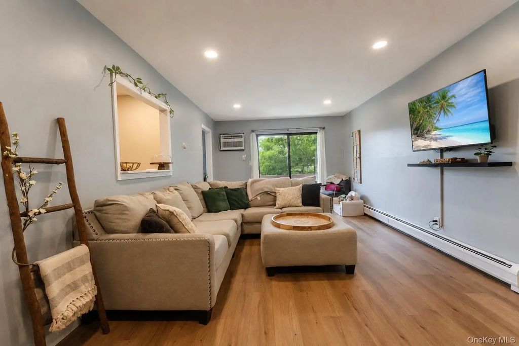 119 Country Club Lane, Pomona