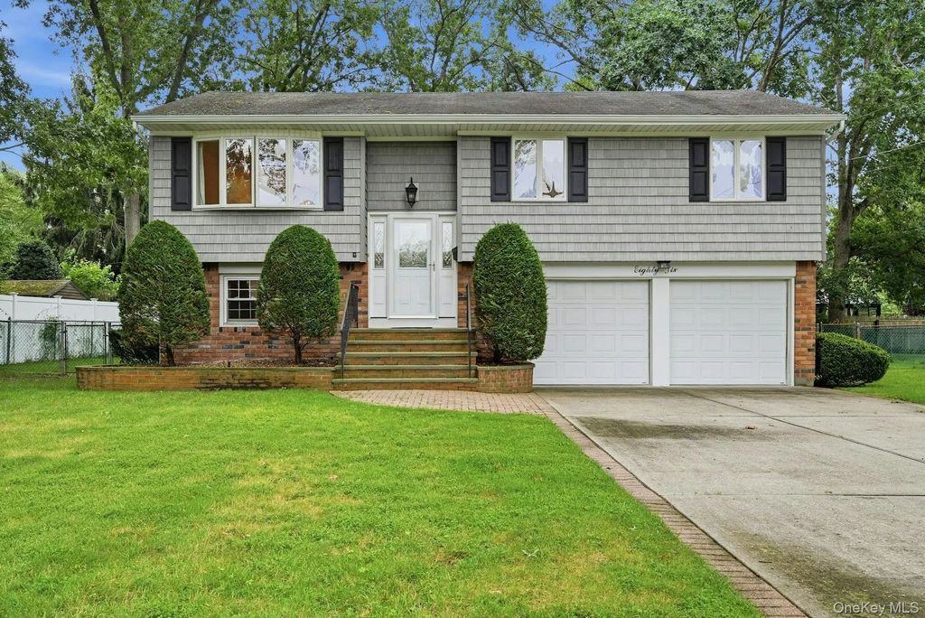 86 39th Street, Islip