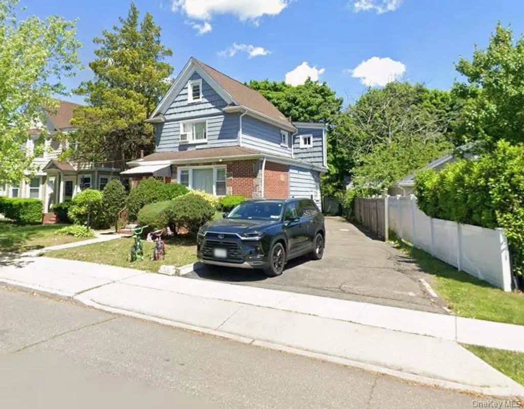 14 Chestnut Street, Lynbrook