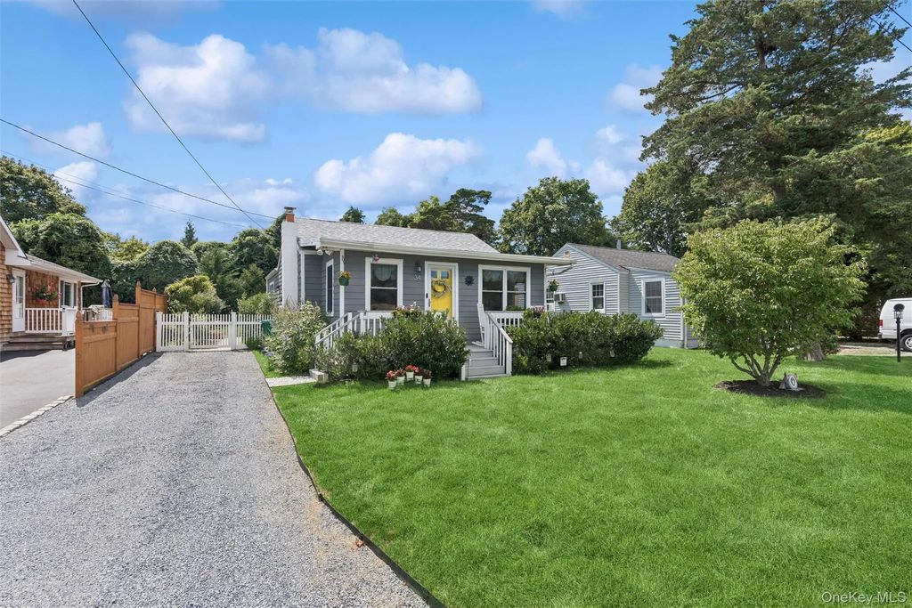 34 W End Avenue, East Quogue