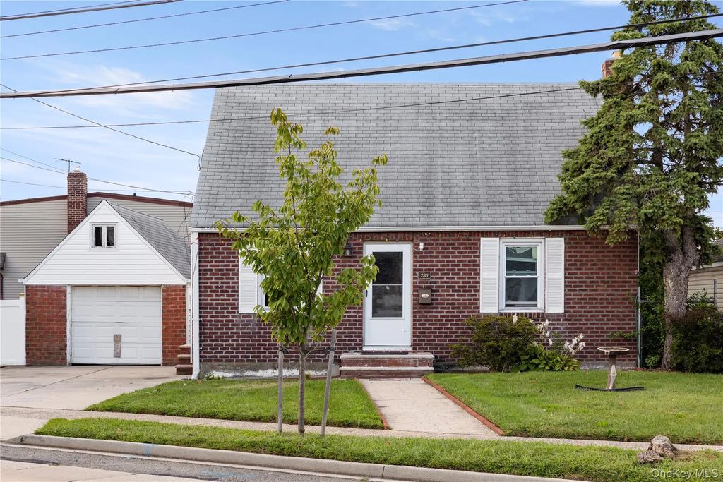 236 Dogwood Avenue, Franklin Square