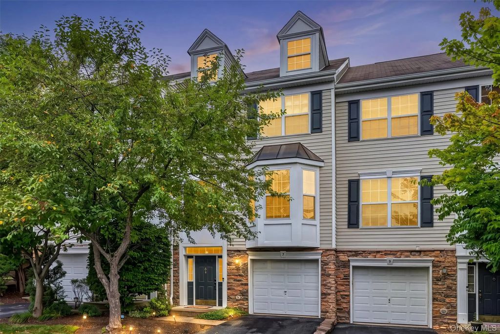 7 Gillian Court, Monroe