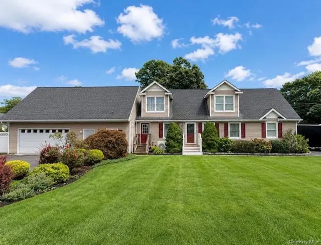 283 William Floyd Parkway, Shirley