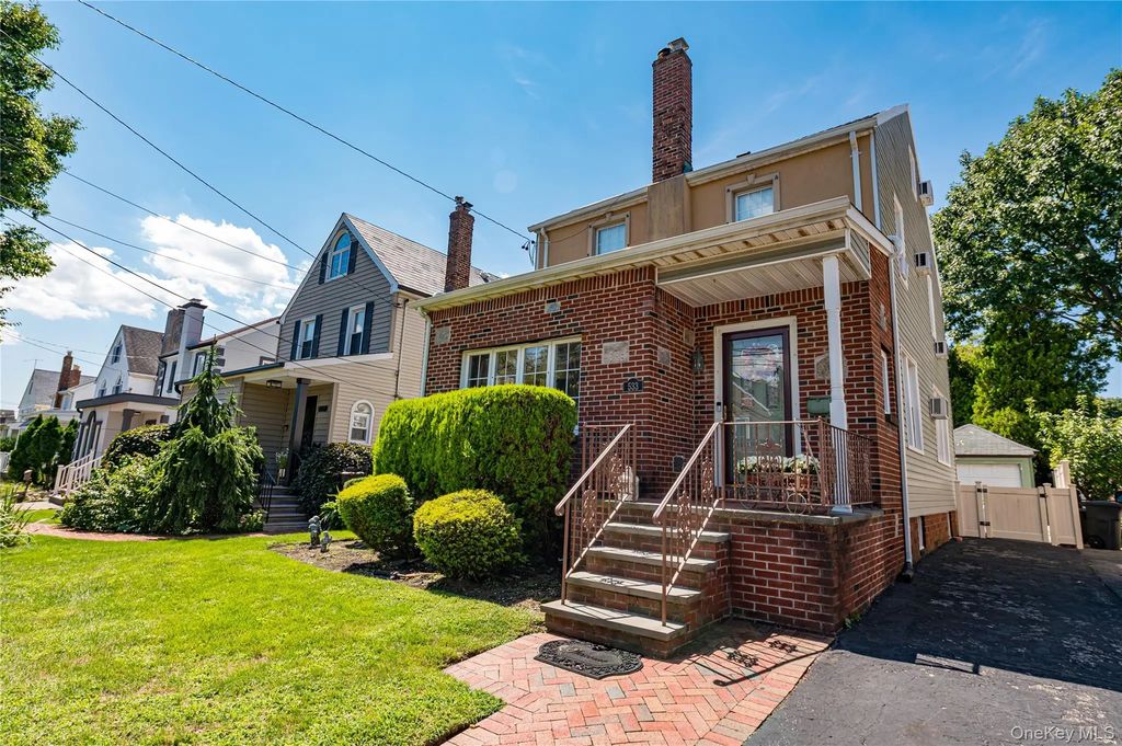 533 Marcellus Road, Williston Park