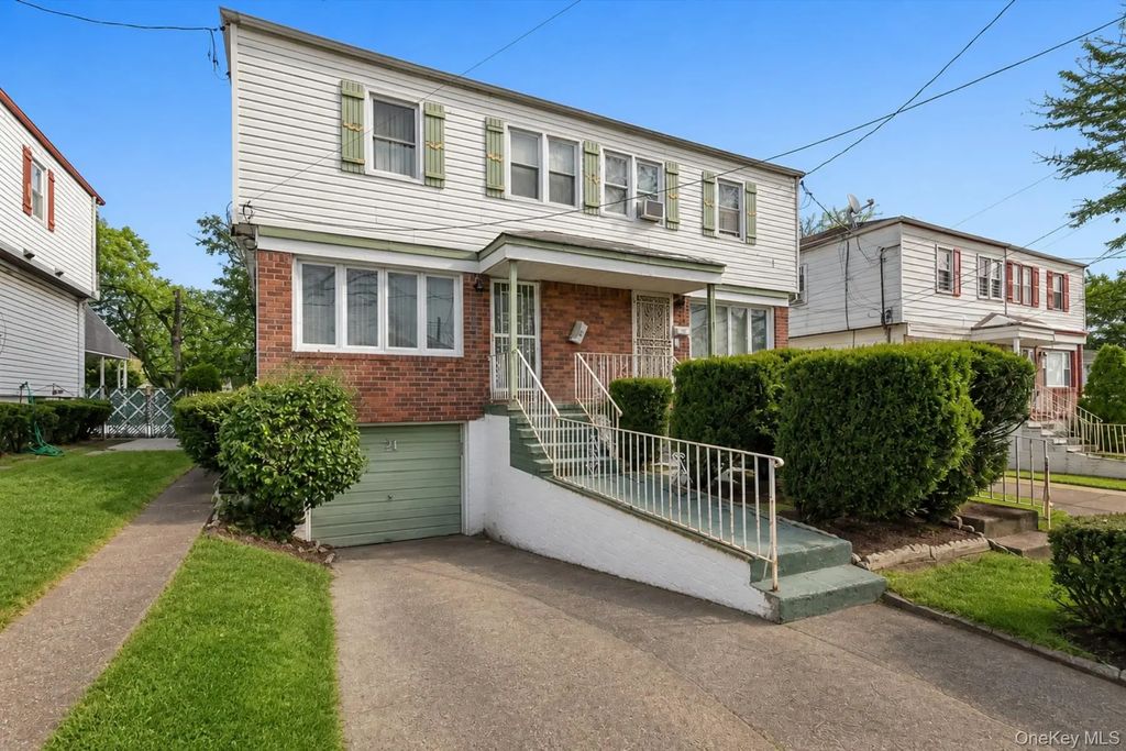 11721 Francis Lewis Boulevard, Cambria Heights