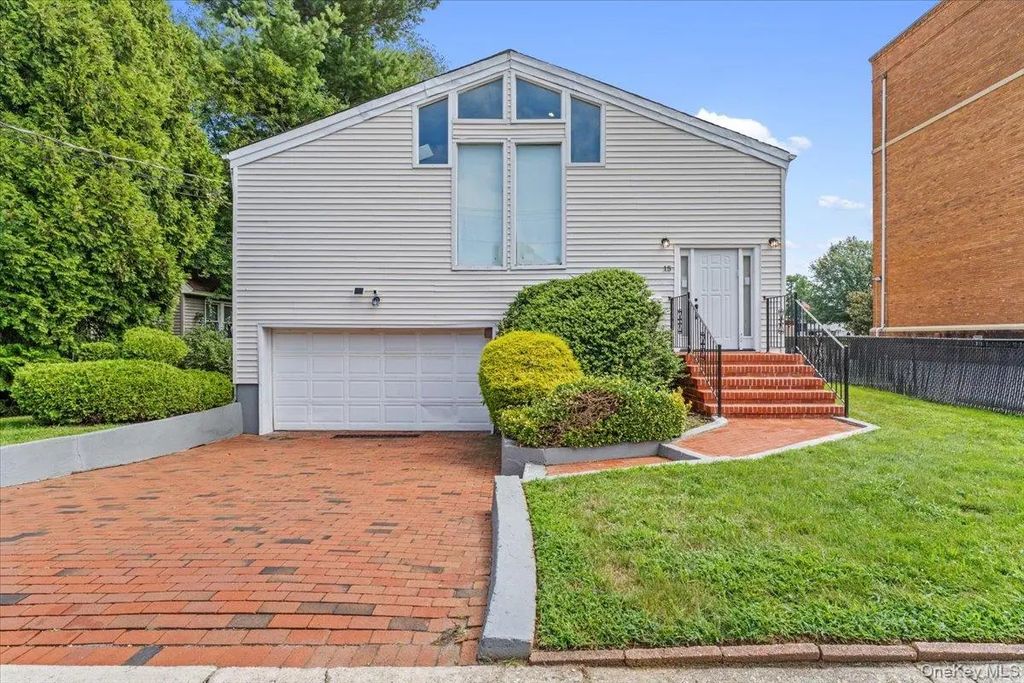 15 Church Street, Great Neck
