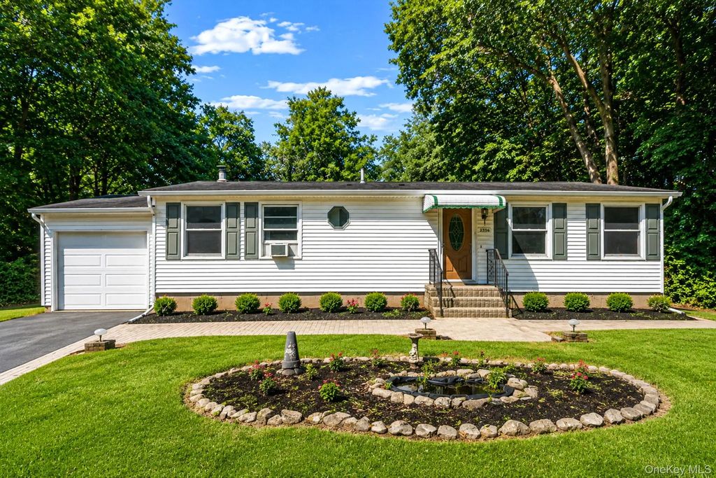 2356 Walnut Avenue, Ronkonkoma