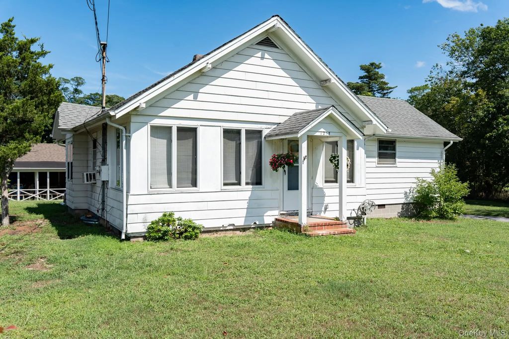 1405 Bay Avenue, Mattituck